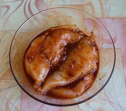 Простой рецепт бастурмы из курицы в духовке - пикантная и ароматная!