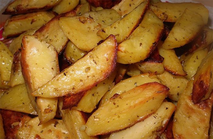 Как правильно запекать картошку в духовке
