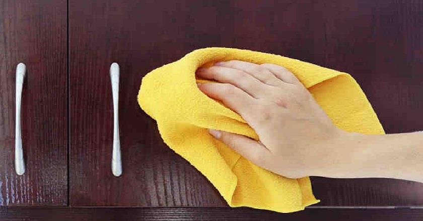 5 простых и быстрых способов очистить кухонные шкафчики от жирного налета