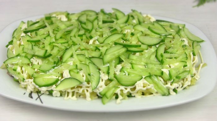 Селёдка под зеленой шубой - всеми любимый салат по-новому