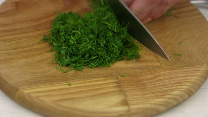 Селёдка под зеленой шубой - всеми любимый салат по-новому