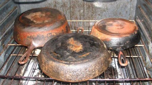 Как заставить старые сковороды и кастрюли сверкать чистотой подручными средствами