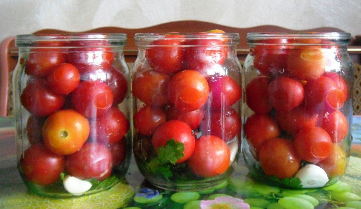 Делюсь обалденным и удивительно простым рецептом засолки помидор в литровых банках