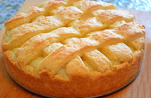 Божественный воздушный пирог с яблоками - незаменимая классика