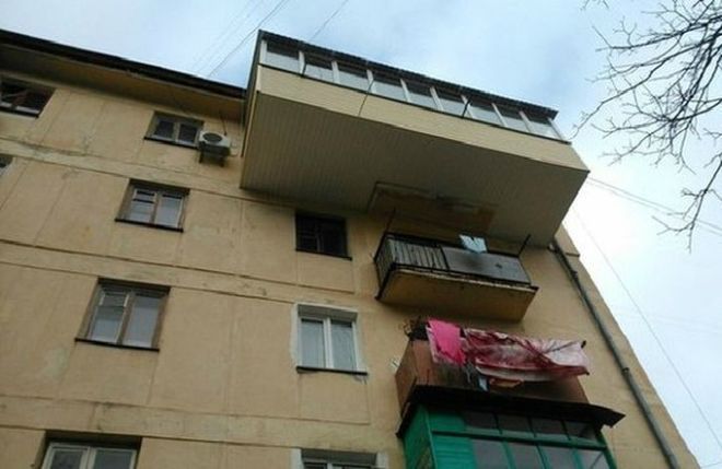 Обнаглевшие соседи, которые расширили балкон вызвали протест в сети